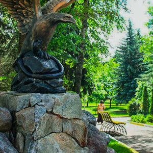 Территория в санатории Россия в городе Ессентуки - фотография